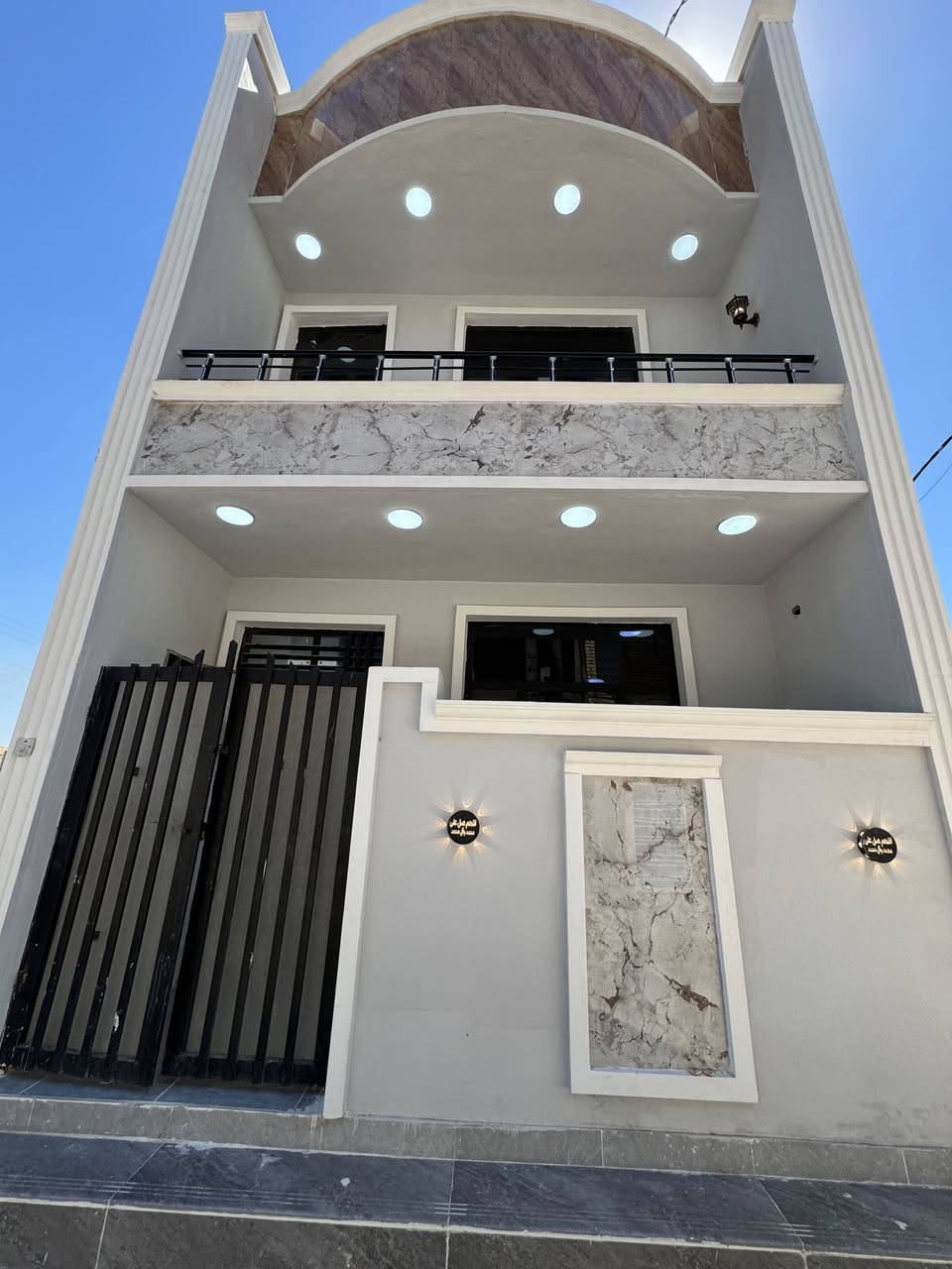 السلام عليكم
🏠#الدارللبيع 80متر واجهيه 5متر نزال 16متر

 طابقين وبيتونه  بناء حديث وتصميم متكامل✨️

 يحتوي البيت. ع[3غرف نوم -استقبال -صحيات عدد2- ومطبخ] البيت شغل درجة اولى✨️

⬅️ مع الخدمات[ماي-كهرباء- تبليط ]✨️

⬅️نوع العقار  طابو زراعي سند 25 اقرار محكمه 

⬅️العنوان #بغداد_الدوره_البوعيثه   
       مجمع العدل الاول 

🔶️السعر جدا مناسب
 
🔴للاستفسار  خاص او الاتصال ع  الرقم 

☎️***********
