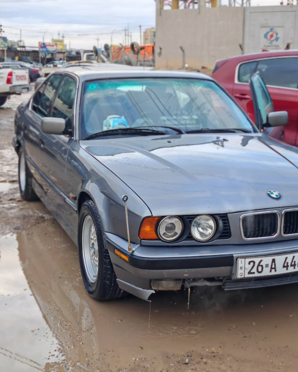 بي ام. موديل 95.رقم دولي صلاح الدين. سنويه وهزه جديده.. جاهزه من كلشي. كير ومحرك بطه كلو بالشرط. مراوس ب جارجر ادوات او اوباما او سوناتها بس تكون نضيفه.. للاستفسار الاتصال.. ***********
