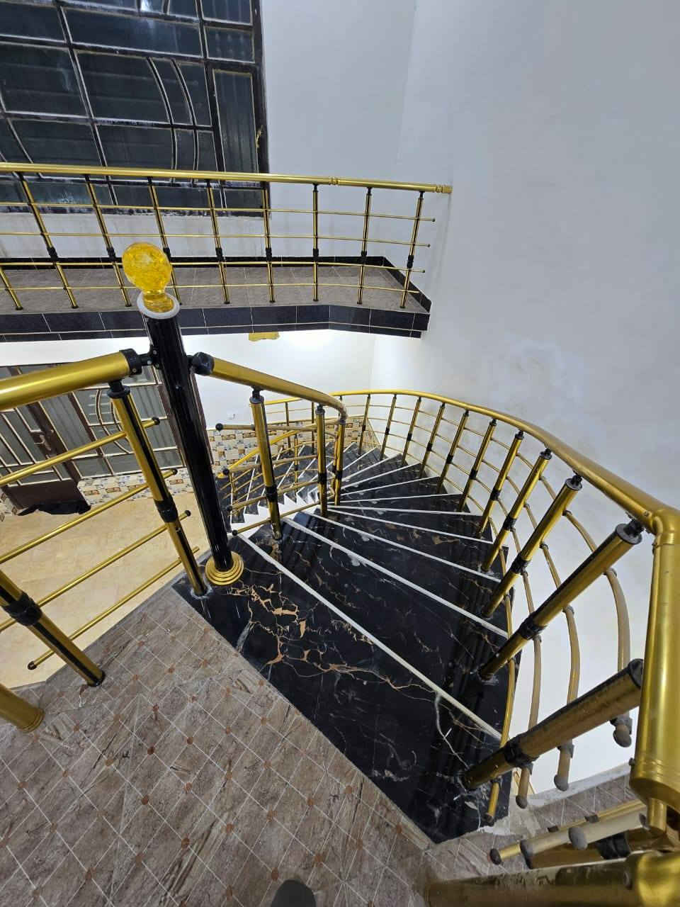 للبيع بيت ٢٠٠م طابو صرف تحويل ثاني يوم طابقين الحي العسكري خلف المستوصف الصجي بالشارع المقابل للمدرسه ٣غرف ارضيه مرمر جدران سيراميك اسباني البناء درجة أولى
للتواصل 
***********
***********
