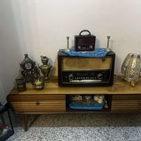 ميز تلفزيون • بي مجال