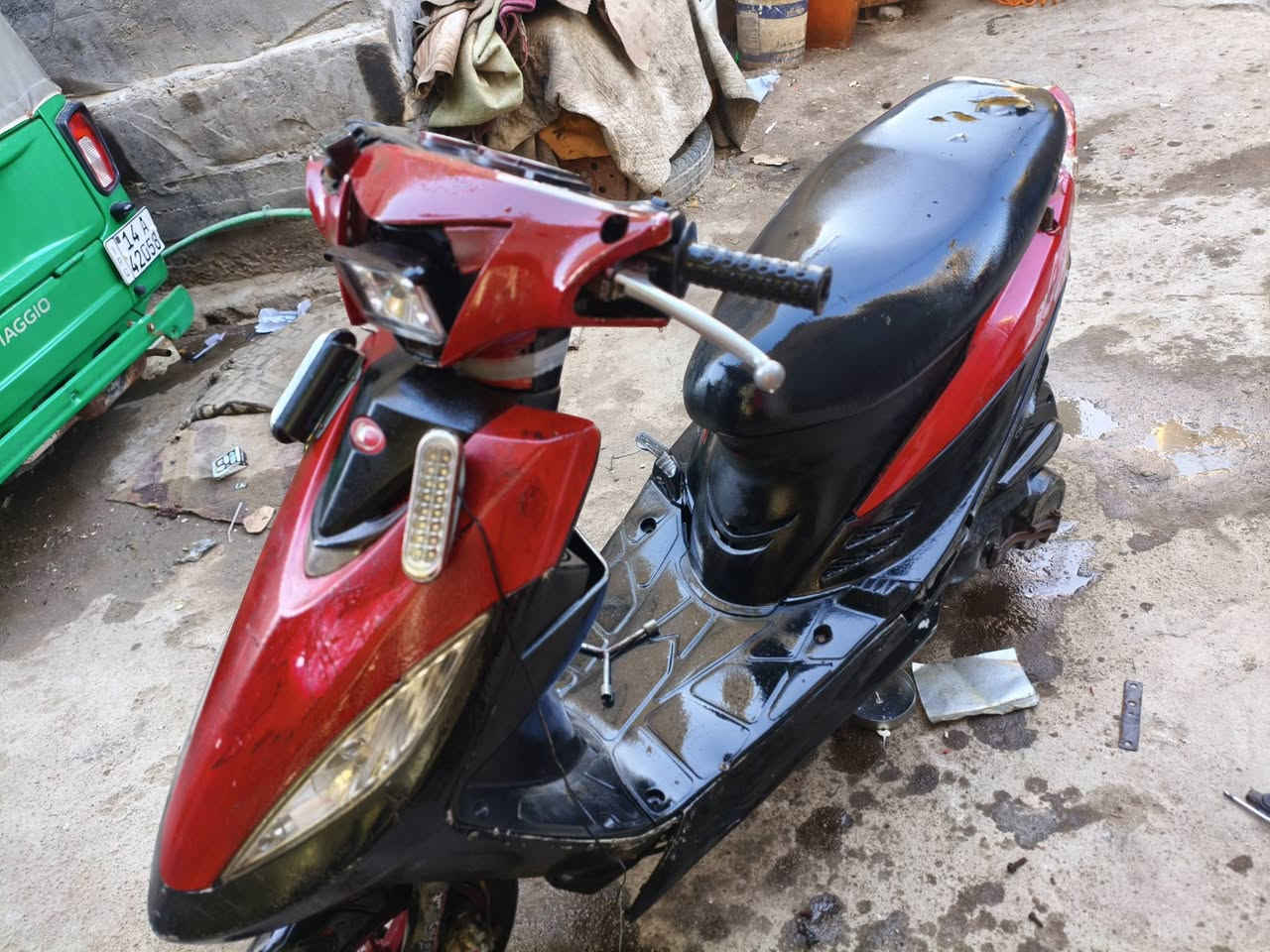 السلام عليكم ورحمة الله وبركاته دراجه ماكس كامكو الدراجه مجفه بس السلف عطلان والهندر عطلان جفته وعطل الهندر وبعد تركته الدراجه مجفته تجفيت حلو اتجيبله هندر وتشتغل الدراجه ابيع كوم حديد أبيش اتفيدك طب راسني على هاذ الرقم *********** موجود واتساب
