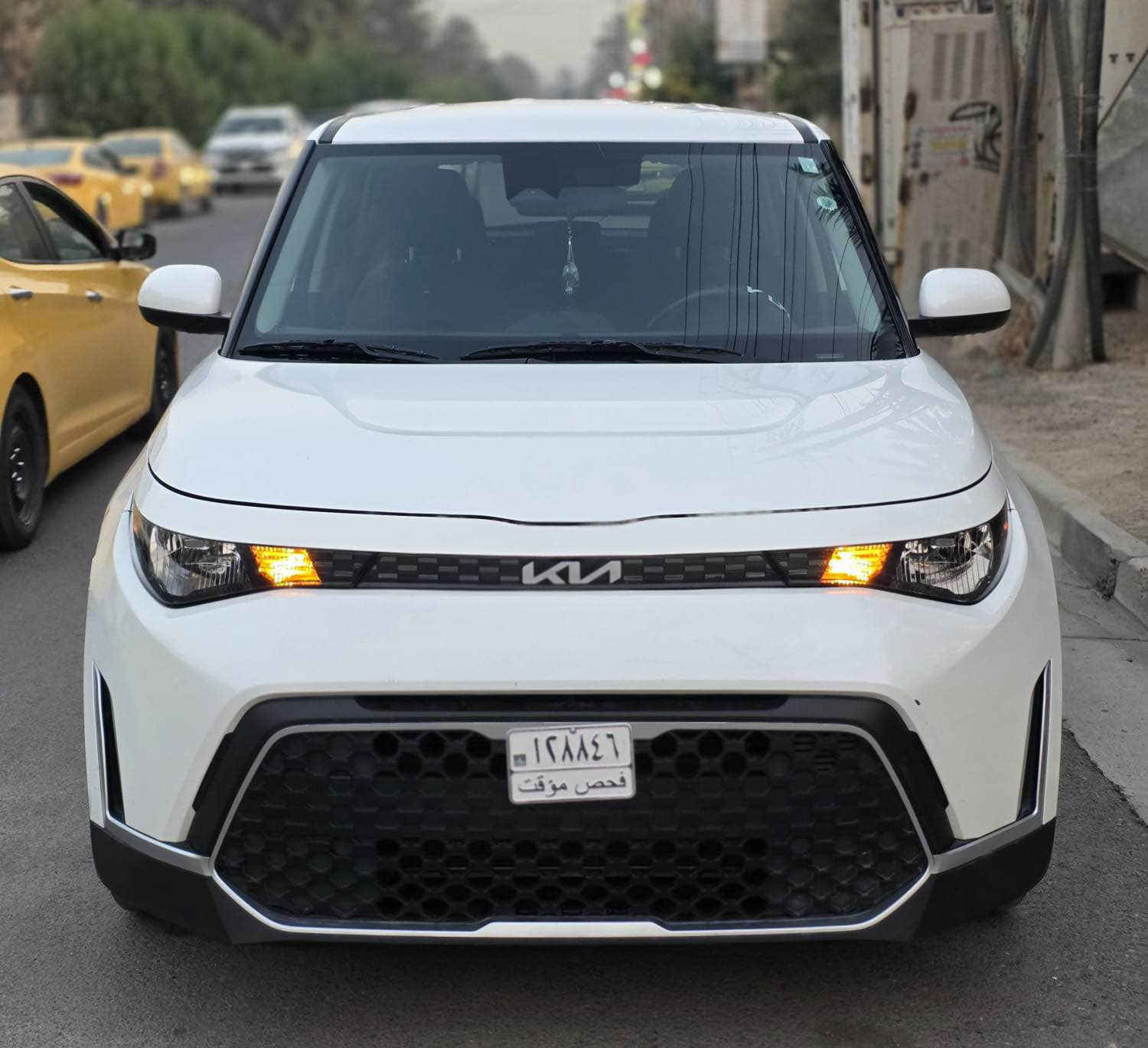 السلام عليكم 
كيا صول ٢٠٢٣ للبيع فقط 
موصفات lx اعتياديه
السياره بدون صبغ حادث امريكا جاملغ عكس السايق وراجع بارد 
بدون ايرباك 
دخول جديد رقم فحص 
مكان السياره بغداد جامع النداء 
السعر ١٥٨ وبيها مجال 
*********** بغداد, العراق
