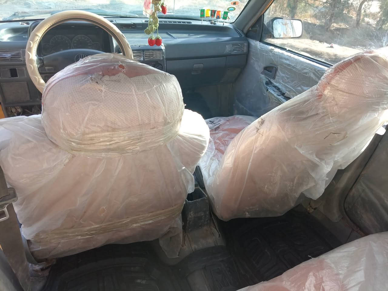 السلام عليكم من رخصة مدير الكروب سيارة سايبة 2011 رقم كربلاء انكليزي سنوية ال 30 كير ومكينة مكفوللت كهربايات كفالة  مكان بابل حصوة السعر 20 الرقم ***********
