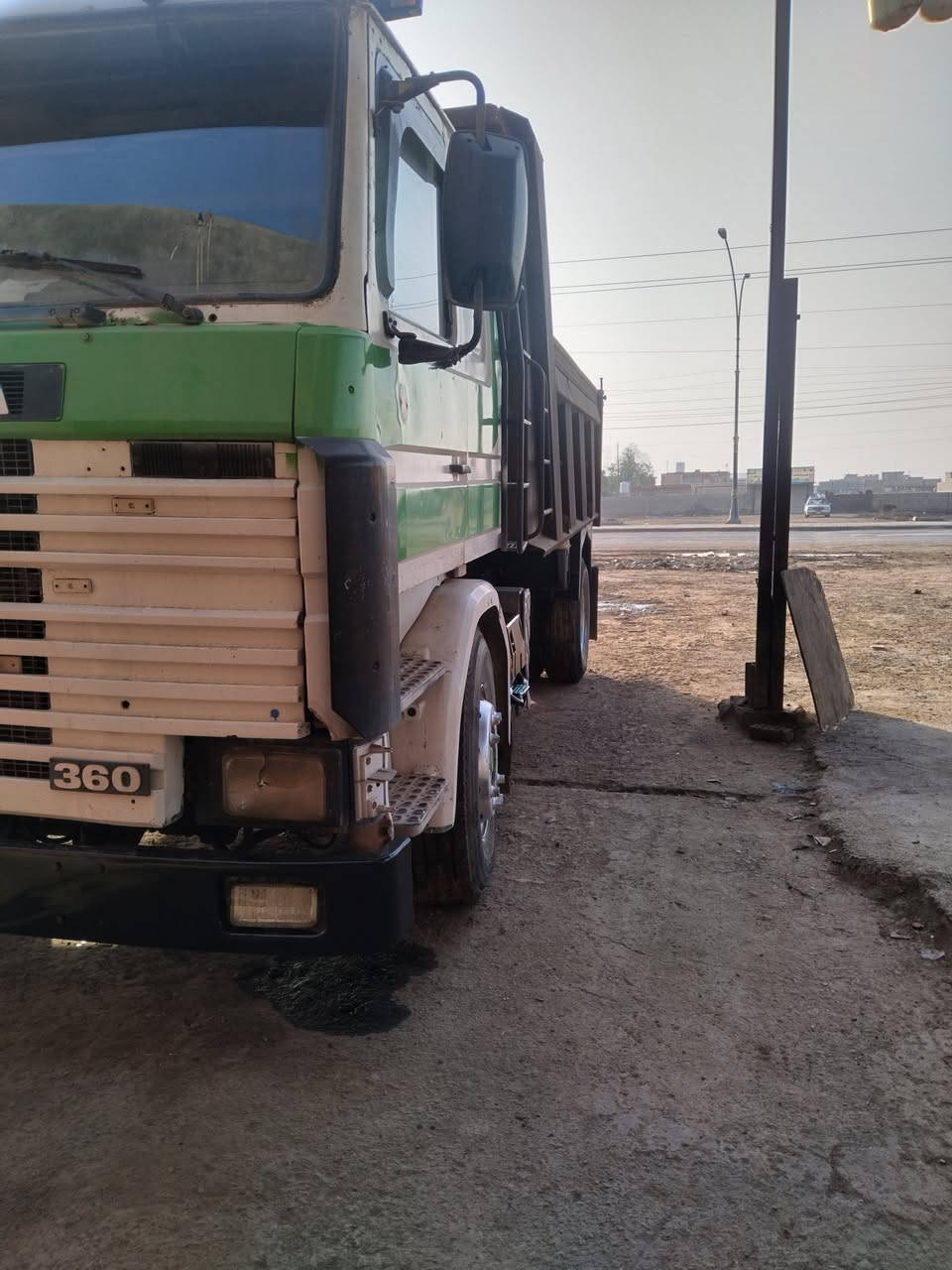 السلام وعليكم سكانيه ١٤٢رقم نجف تحويل شاصي مكفول مكينة ١٢ونص السيارة جاهزة ***********
