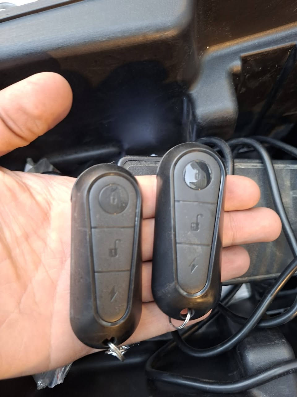 تم اعادة نشر بسبب وعوذ الكاذبه
ريان نسخة ليثيوم
2 بصمه
2 سويج
كامله وياه وصل ضمان والكتلوك وشاحنه
اخذته بواحد و٣٠٠ مثل ما موضح بصورة الوصل
ابيع 975
***********
