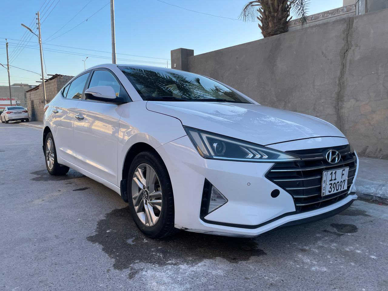 النترا خليجي فول مواصفات
بيع مستعجل

 موديل 2019 شكل العشرين

لون ابيض 

كير AT المرغوب 

محرك 2000 دوش 

فتحة سقف 

تشغيل بصمه 

بصمه بابين 

كشانه جلد 

مري شفط 

نضام ترحيب 

حساسات 

كاميرة خلفية 

شاشة كبيرة 

ثلاث انظمة قيادة 

رقم بغداد بأسمي السنوية التحويل ثاني يوم 

ملاحظه الجاملغات الخلفيه نصف صبغ 

السعر(152) بيها مجال 

مكان السيارة (الفلوجة)

بقيه التفاصيل  التواصل على الرقم (*********** )
