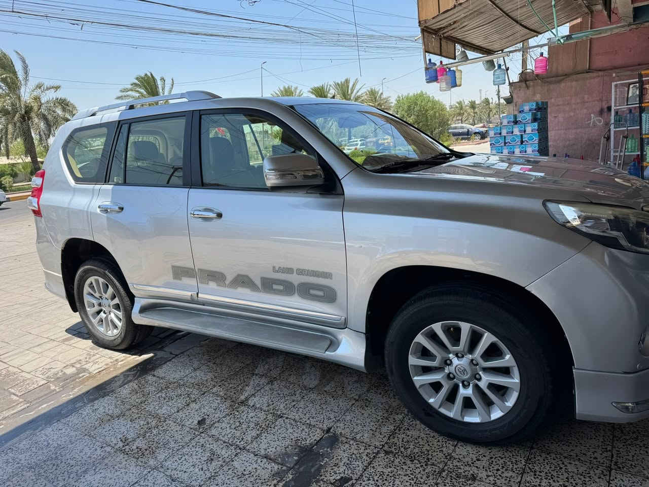 السلام عليكم برادو موديل 2016 سته سلندر  VXR اعلى مواصفات فول خليجي رقم أربيل تحويل مباشر ماشيه ١٢٨ الف السيارة جاهزة وجديدة بيها صبغ ٣ قطع اثر شخوط بدون دواخل شرط السعر ٢٧٥ ورقة مجال بسيط مكاني بغداد البنوك شارع الكنيسة للاستفسار *********** ابو مصطفى السونار مرفق مع الاعلان
