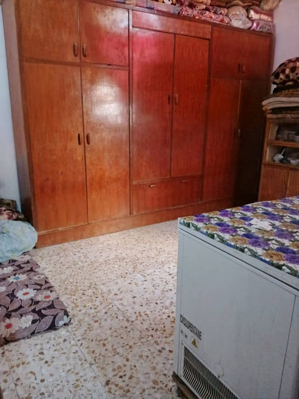 السلام عليكم 
بيت للبيع 
العنوان حي الصدرين خلف العلوة 
السند 25 
المساحة 100متر 
بناء غرفة ومطبخ وصحيات 
السعر 35 وبي مجال


**إذا كنت صاحب هذا الإعلان وتريد حذفه لأي سبب، رجاءا أرسل رسالة إلى الدعم الفني**