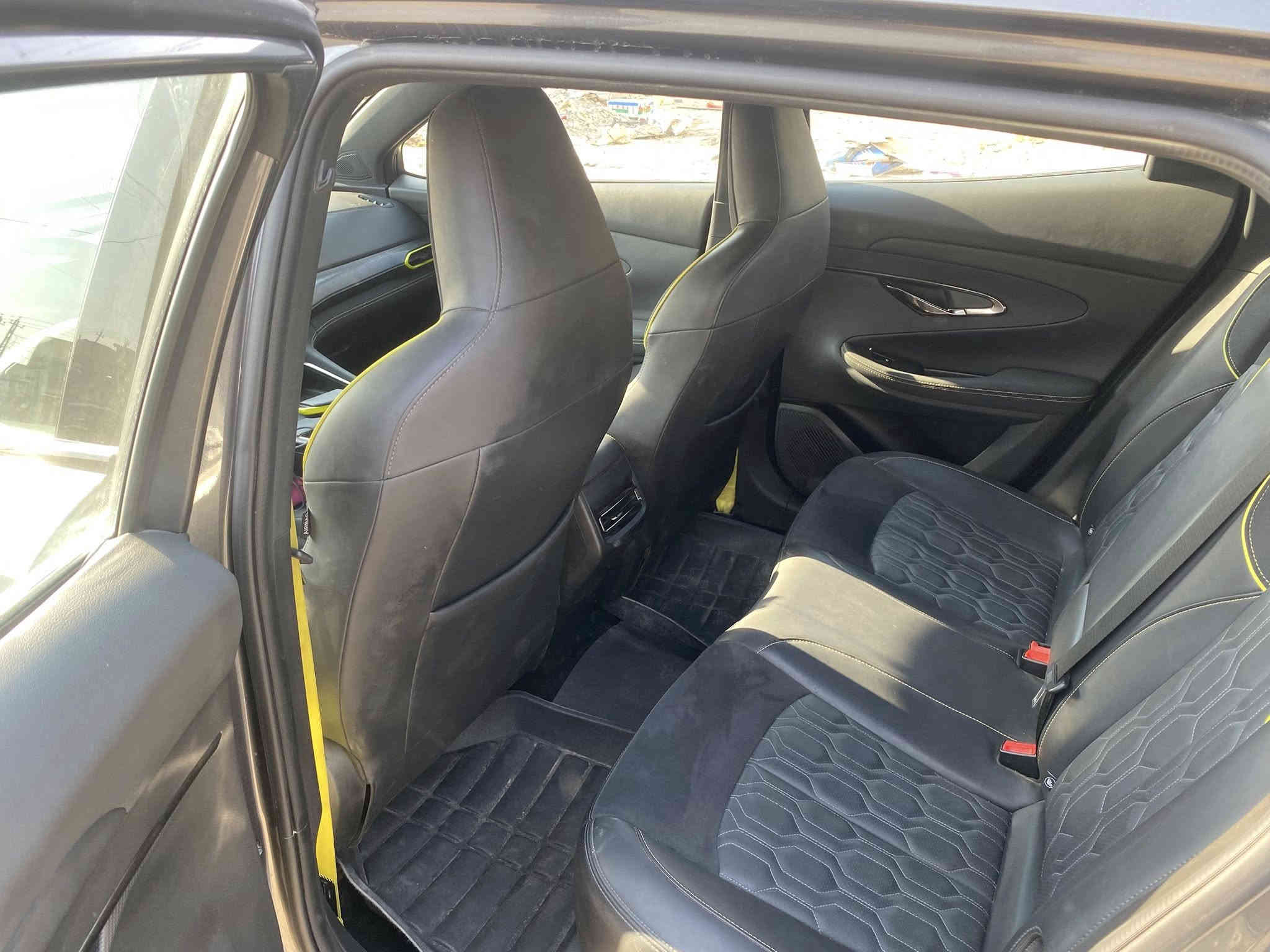 شجان جان يوني تي 2024 
السيارة بحالة الوكالة بدون صبغ 
السيارة بمحرك 1500 تيربو 
كت رياضي مواصفات فووول 
ركن ذاتي 
قيادة ذاتية 
قيادة عن طريق الريمونت 
كاميرات 360 درجة ب 6 كاميرات 
رادار امامي وخلفي
بصمة 
بانوراما 
جلد 
جنطة كهرباء 
شاشه 
شاحن وايرليس
***********
مكاني حي الجامعه
