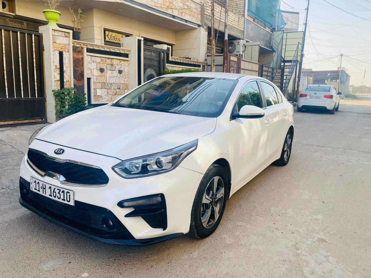 للبيع سيراتو خليجي  ٢٠١٩ رقم بغداد انكليزي سنوية جديدة بأسمي ماشية ٨٦ كم محرك ١٦٠٠ كير AT المرغوب ،، السيارة مكفولة من الصبغ بيهة فقط بارد بسيط وتكحيل .. كير ومحرك وتبريد مكفولات ..
المواصفات :- 
* بصمة تشغيل وابواب 
* تشغيل عن بعد 
* مري شفط واشاير بالمري 
* حساسات امامية وخلفية 
* مود درايف ايكو وسبورت وعادي 
* فول تحكم استيرن 
السعر ١٥٢ ورقة بيه مجال بسيط 
مكان السيارة بغداد/ الكرخ 
للاستفسار اكثر اتصل ع ***********
