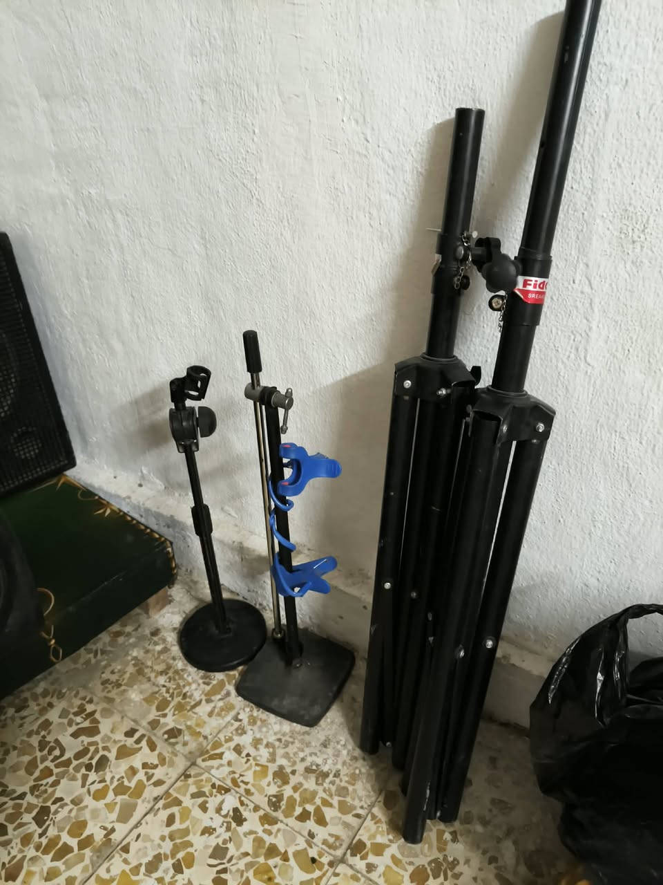 سلام عليكم جهاز جاكسو فول شغال 100/100مع استان سماعه 2مع استان لاقطه 2مع لقطات 3جهاز جاكسو 2000عل فحص مكاني بغداد الشيخ عمر ***********
