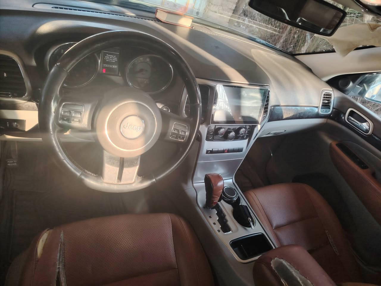 جيب لاريدو موديل ٢٠١١ رقم بغداد مكفوله من الضربه بس جاملغ خلفي رش بدون ضرر للستفسار اتصل او وتساب ***********
