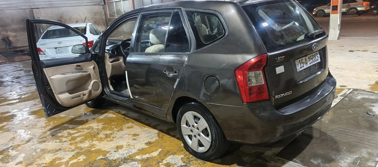 كيا رندو 2009
امريكي مكينة 2400 حادث جاملغ خلفي كشر يرادله ترتيب 
السعر 88
***********
