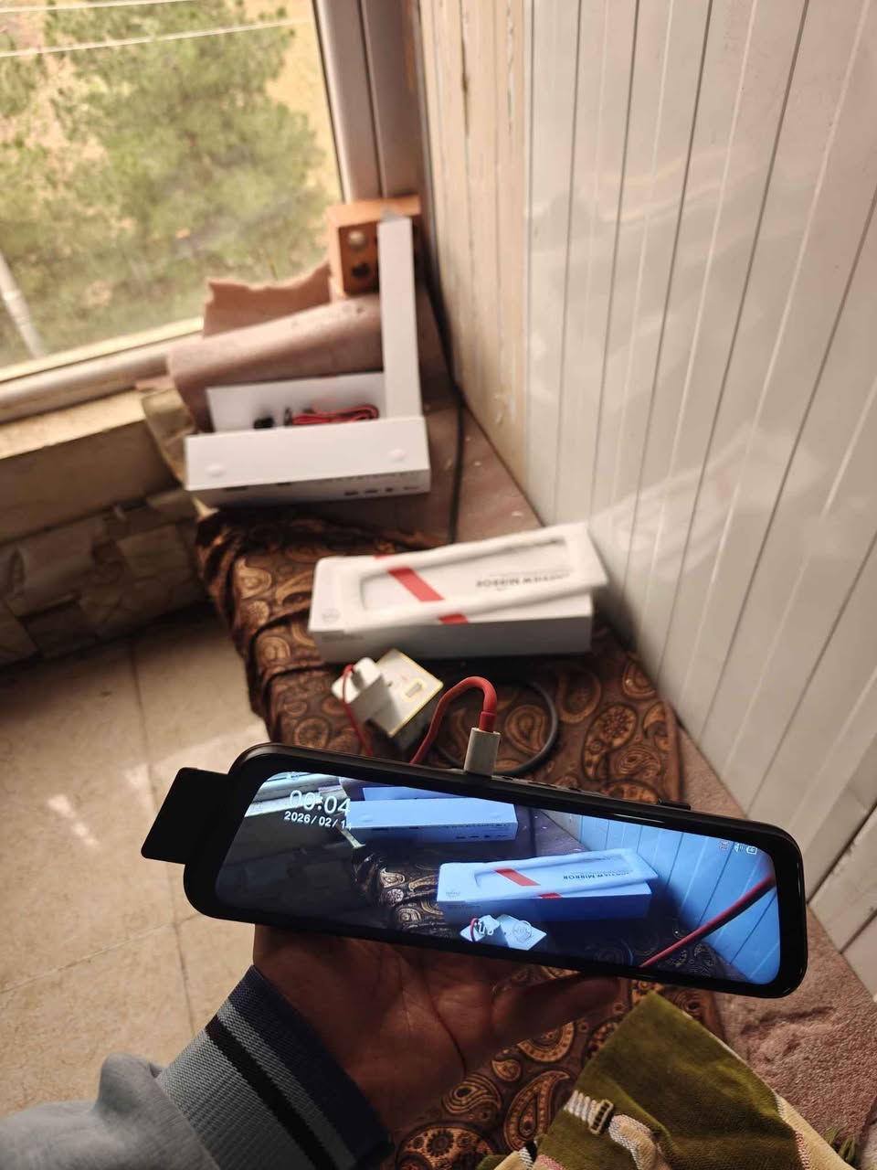 ئاوێنەی سەیارە شاشە کامێرای پێشەوە و دواوە کامل شاشەکەی کامێرایە نەک نیوەی ، لەمسە و ڕیکۆردی کامێراکان دەکات 
نرخی 55 هەزار  
*********** السليمانية, العراق
