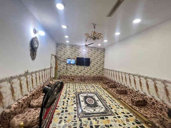 السلام عليكم 
نصف دونم مع دار حديث للبيع عنوان بغداد  الجسر الفرنسي قرب فلكة حي النصر  تعبر الجسر على اليسار على شارع التبليط صاير ش
واجهة 28 متر على شارع الرئيسي مدفون 3 أمتار عن الأرض يعني أعلى من شارع الرئيسي رباط صب ودنك صب داير ميدور نصف الدونم يحتوي على كراج وحديقة ودار صب مسلح 2 غرف نوم + استقبال + صالة كبيرة + مطبخ + حمام شرقي وغربي عدد 4 داخل وخارج البيت للستفسار 
*********** سعر 190مليون
