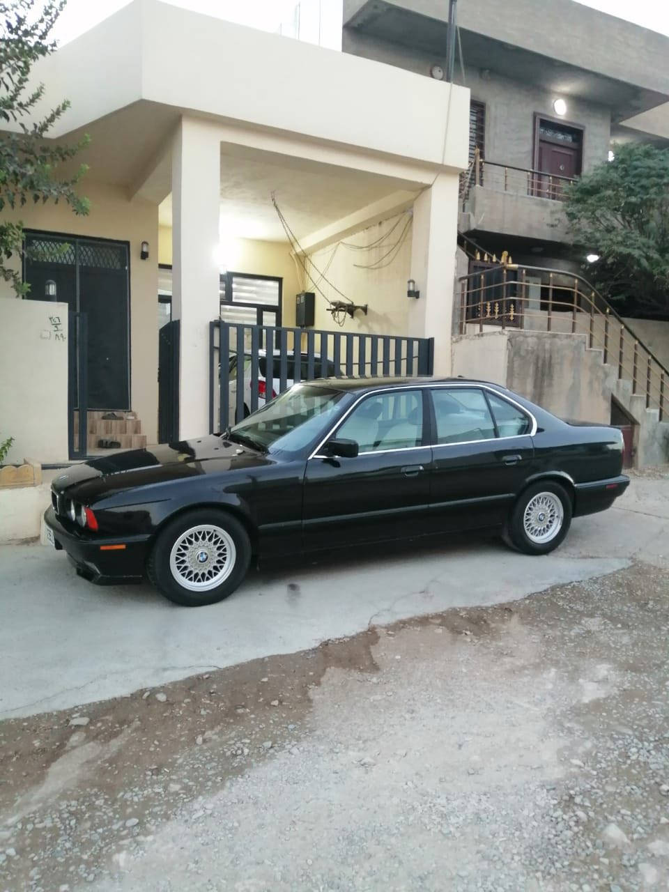 السلام وعليكم احبتي
السعر 53 وبی مجال 
***********
للبيع 525  مسكر فانوس
موديل 93 بلاد
رقم سلیمانیە ممیز  
کیر محرك جديد 
سنويه ورقم جديد 
بجم عريض 
 كم 
وارد الماني
غرفه  اسود 
تبريت يشتغل 
السيارة جاهزة مابيهه نقص
حدادية ورا وكدام بشرط 
مسجل بلوتوث
وياله جدد
تايرات جديد
كير محرك جديد مكفول
مكفول من ضربه وطخه 
كارباي كلة بشرط
تحويل ثاني يوم
سيارة بلحقيقة احلي من الصور
مكان السياره ديالى خانقين
