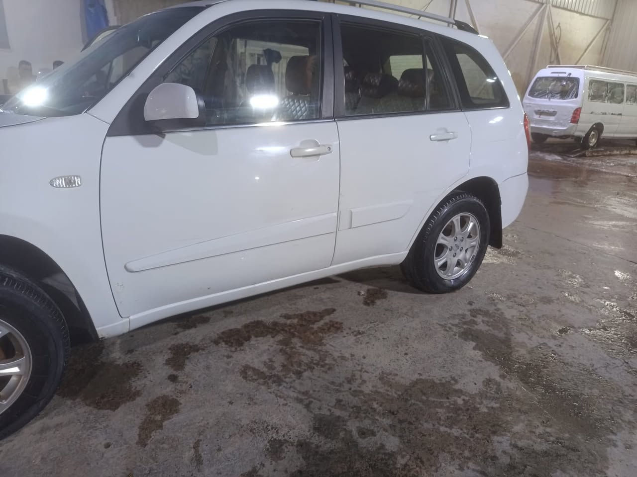 السلام عليكم 
تيكو 2013 
مكينة 1800 بيها خيط تبخير 
تخم تاير جديد شادة قبل 3 اشهر 
باتري جديد 
تبريدها ثلج شغال 
رقم بغداد انكليزي بأسمي تحويل ثاني يوم 
هزة جديدة سنوية 2029 
صدرها 50%
 بيها صبغ كد شبر بالبنيد 
بيها ضربة بالصندوك ضررها موضح بالصور
السعر 47 وبيها مجال 
مكان بغداد البلديات
***********
