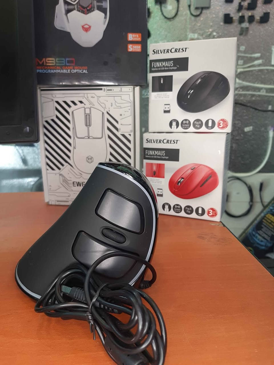 🖱️ ماوس DELUX M618 PLUS العمودي (Vertical Mouse)
💥 بسعر 20,000 دينار عراقي فقط!
إذا تقضي ساعات طويلة على الكمبيوتر فهذا الماوس هو الخيار المثالي، بتصميم عمودي مريح يساعد على تقليل إجهاد المعصم ويوفر راحة أكبر أثناء الاستخدام.
✅ تصميم مريح (Ergonomic)
✅ أزرار جانبية للتنقل بسرعة
✅ دقة واستجابة ممتازة
✅ توصيل USB – يعمل مباشرة بدون برامج
✅ مناسب للعمل، الدراسة، التصميم والاستخدام اليومي
💰 السعر: 20,000 د.ع فقط
🚚 التوصيل متوفر إلى جميع محافظات العراق
📦 الكمية محدودة، سارع بالحجز!
📩 للطلب أو الاستفسار راسلنا على الخاص، وسيتم الرد بأسرع وقت. 🔥 أربيل, العراق


**إذا كنت صاحب هذا الإعلان وتريد حذفه لأي سبب، رجاءا أرسل رسالة إلى الدعم الفني**