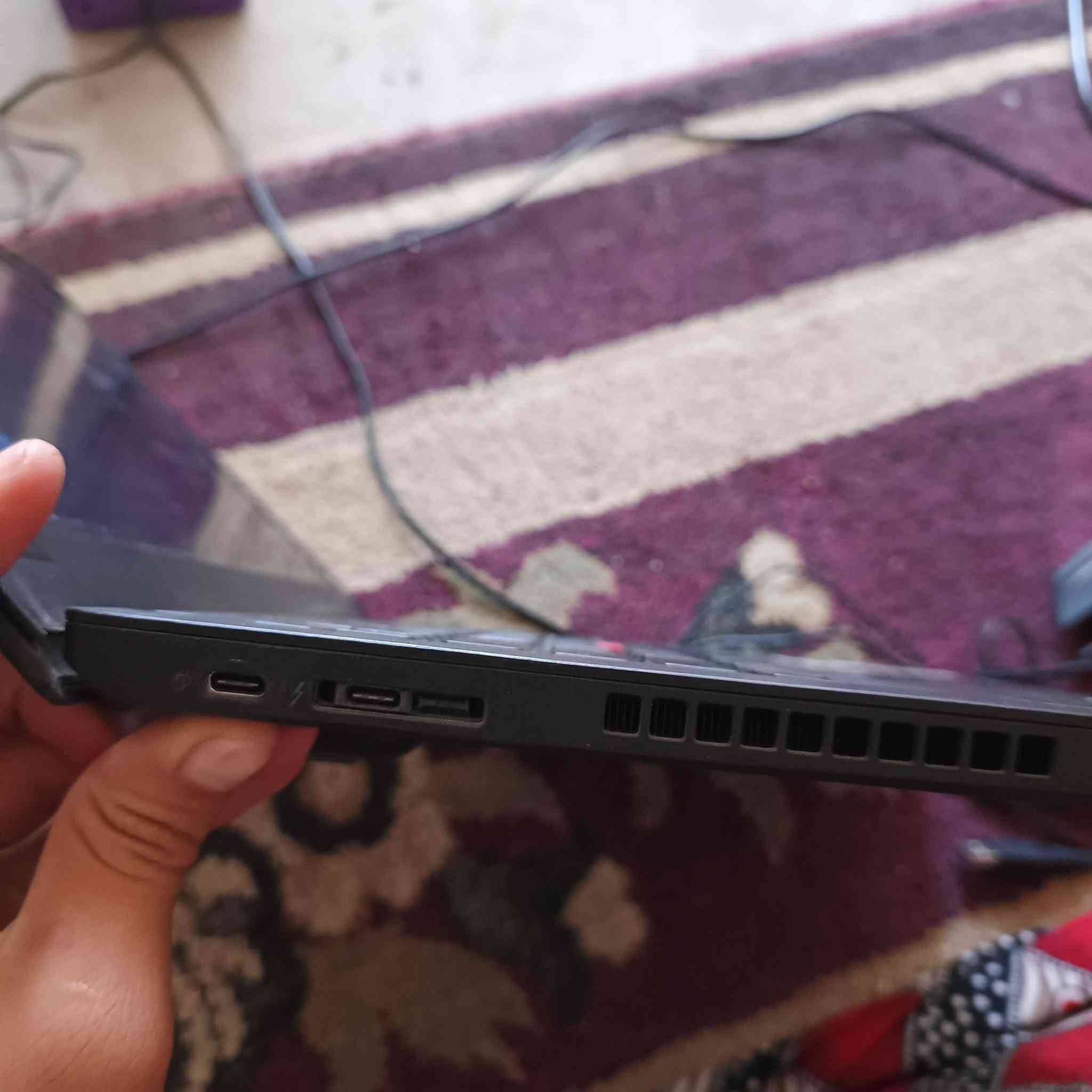 CORE I5 GEN8 فئة U
الهارد 256 SSD 

رام 8G 

كيبورد ضوئي عربي انگليزي

لابتوب نضيف برغي ممفتوح 

مكاني بغداد

***********
