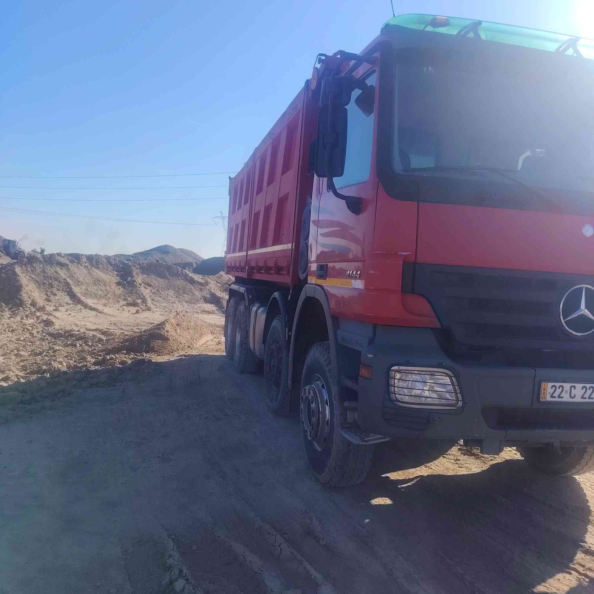 للبيع قاطره ومقطوره ٢٠٠٦ ايطاليه مربوطه ٣ لوحات رقم اربيل حجم ٤٤ ٤١ مكينه شاصي قماره مكفولات عربانه حمزه ناهي ٢٠٢٢ للاستفسار لاتصال ع رقم ***********
