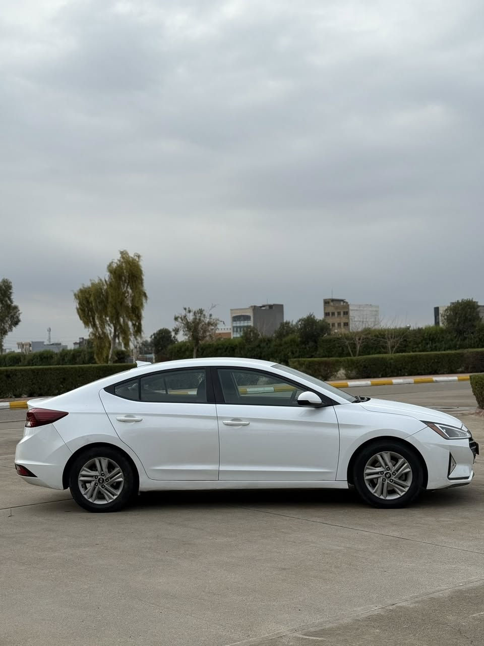 النترا وارد امريكي 2020 / محرك ٢٠٠٠ دوش
السياره بدون دواخل بدون ايرباك 
مواصفات / ويل كب . شاشه وكامرا .رادار جانبي .تحكم ستيرن كامل مع مثبت سرعه .
السياره ماشيه 96 الف مايل 
داخله كلين / شاصي وصور امريكا بلمنشور
الصبغ / صفحه سايق صبغ اثر شخوط بدون دواخل / وباب خلفي نفر صبغ بدون دواخل بدون ايرباك يعني 5 قطع صبغ بجم كبس 
محرك مفتوح تبديل رواجز فقط 
سنويه ورقم جديد فحص وهزه جديد 
مكان السياره اربيل 
تحويل مباشر نفس اليوم 
مكان السياره اربيل / السعر 128 مجال قليل 
*********** واتس واتصال
