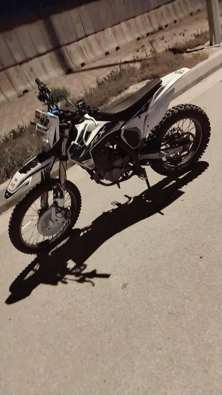 سلام عليكم دراجه قفاز CRX للبيع موديل 2025 حجم المكينه 300cc دراجه كامله مابيه نقص
السعر وبقيه التفاصيل هذ رقمي رصيد و واتساب موجود  *********** مكاني بغداد 🤍
