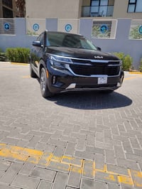 للبيع كيا سيلتوز موديل 2024 دخول جديد  بدون رقم اللون اسود  ضرر السيار...