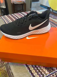 حذاء كلارك • نايك سبورت • نسائي ورجالي