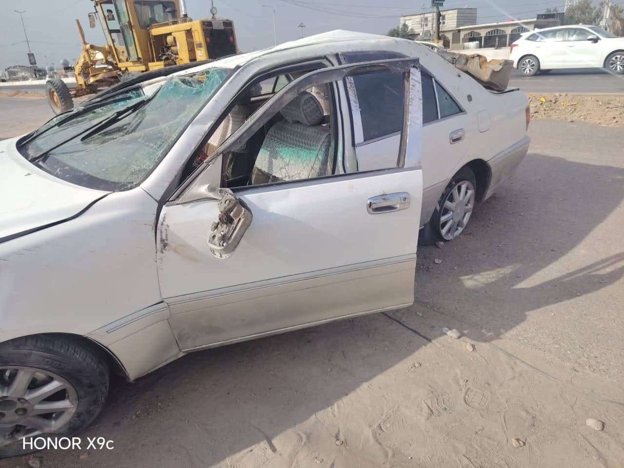 جنون موديل 99 رقم انكليزي باسمي 
مكينه وكير منضومه تبريد كله جديد
للبيع على حادثها ***********
