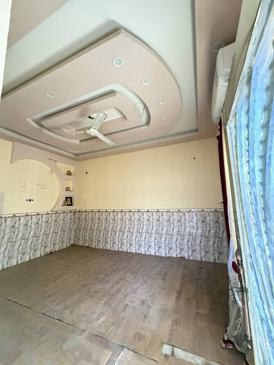 وعلى بركه الله تعالى
يتوفر دار سكن مساحه 200 متر
نوع العقار طابو ملك صرف زراعي عراقي 
العنوان ابي الخصيب منطقه محيله بدايه شارع الوسطي 
محتويات البيت
غرفه منام. وكذالك يرهم غرفتين 
ودوانيه 
وصاله 
ومطبخ 
ومناور 
وترك خلف البيت 
وصحيات داخلي وخارجي
وكراج سياره 
بيت فارغ وجاهز للسكن 
ئي استفسار اتصل وتدلل 
*********** سيد علي
