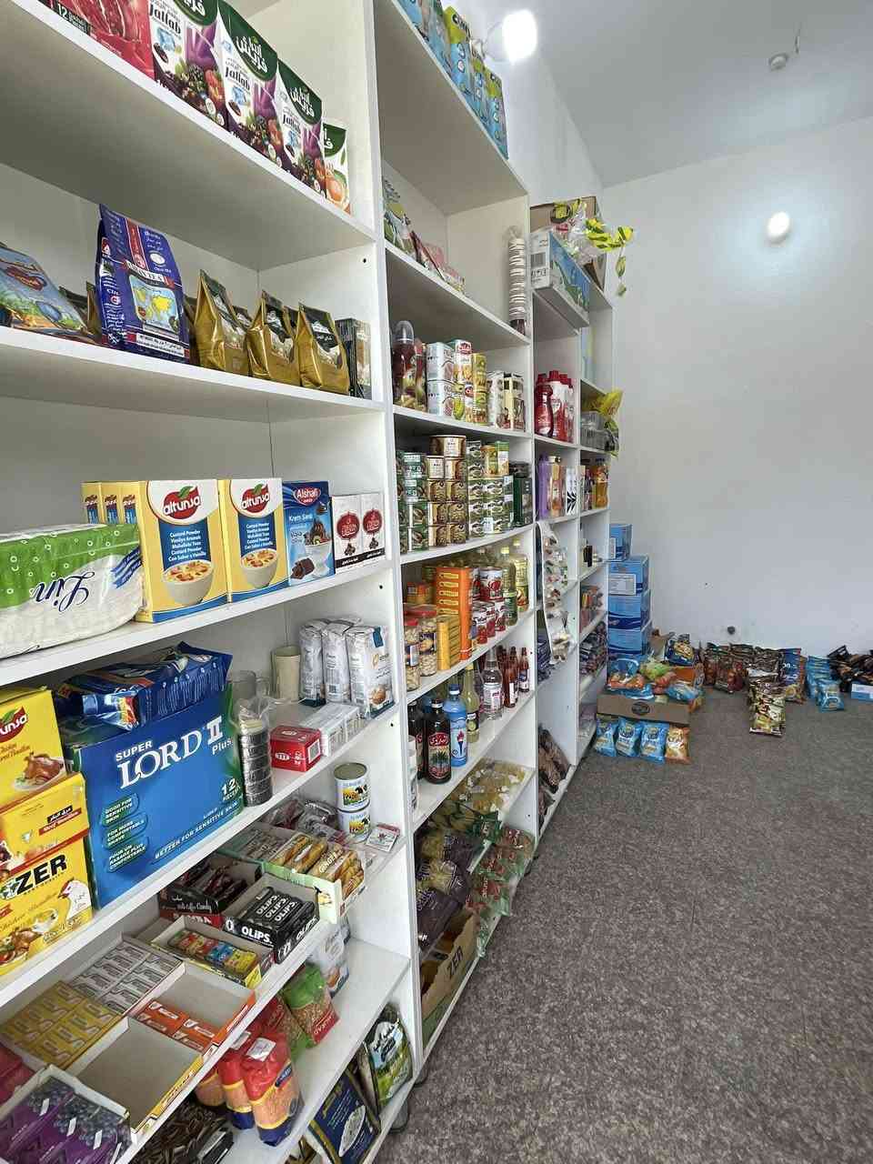 السلام عليكم للبيع رفوف MDF مرتبات ونضيفات نفس ماموضح بالصور يرهمن كوزمتك او اسواق ابيعهن كاملات مكاني بغداد الامين الثانيه للاستفسار واتساب ‭0776 715 2460‬
