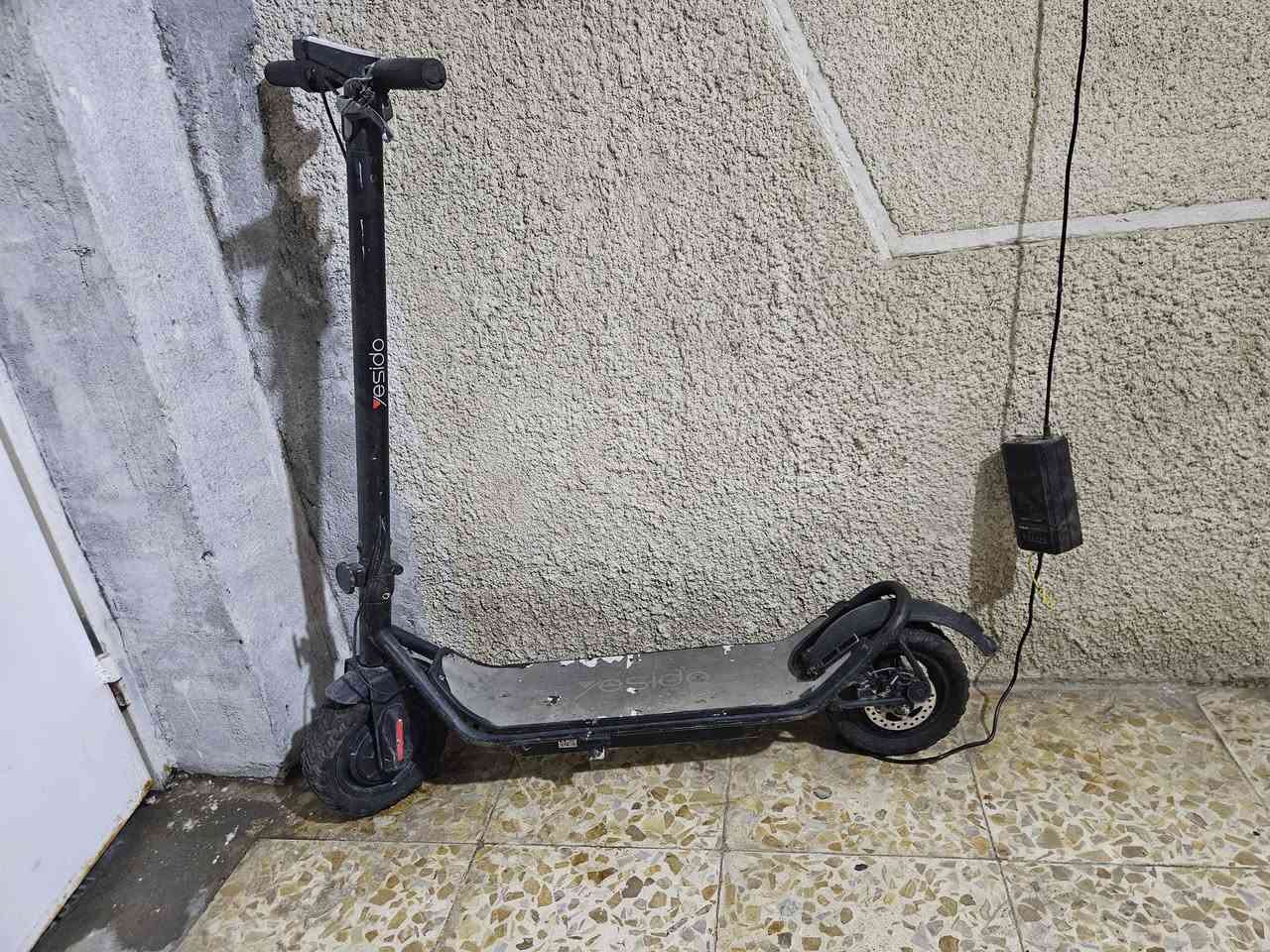 سكوتر للبيع ماركة يس اي دو ماخذه ب ٥٠٠ من زيونه رايده ب ٢٥٠ الف شغال للاستفسار الاتصال بالرقم ***********
