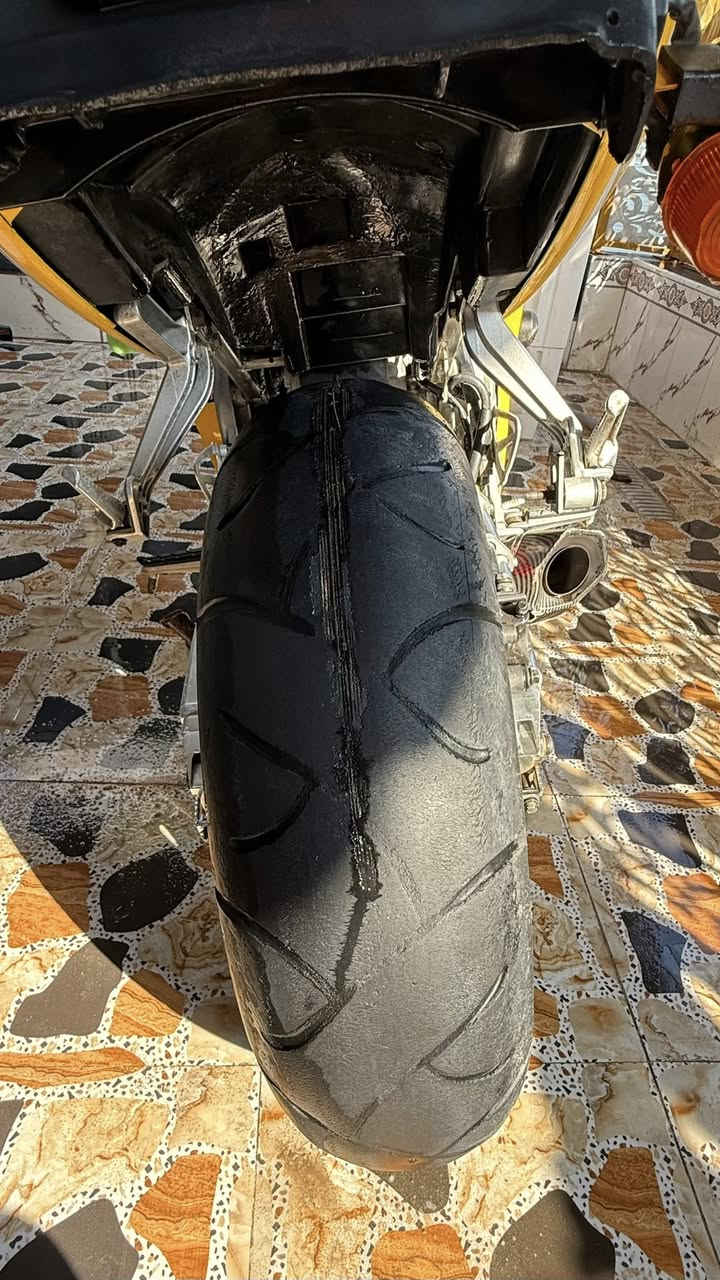 سلام عليكم بطحF4محرك600cc مديل99دراجه رقم وسنويه رقمها ديوانيه  الانكليزي مشروع وطني او راعيه الاصلي موجود بل ديوانيه او الي مشتري منه عنده بيهه وكاله عامه يكدر يحولك وكلشي يسوي موجود بلبصره الدراجه تخبل بس تبجي على ادامه تنضيفات او باتري ضعيف مالهه شغلهاا وتمشي بس تتركها يومين ما تشغله اله دفعه فا ٢٥٠الف تذب عل كهربائيات او ترتيب الادامه ترجع فول  العنوان البصره قضاء شط العرب الجزيره الرابعه قرب خطوة سلمان المحمدي ***********واتساب فقط السعر اتصل وتشلع عيوني
