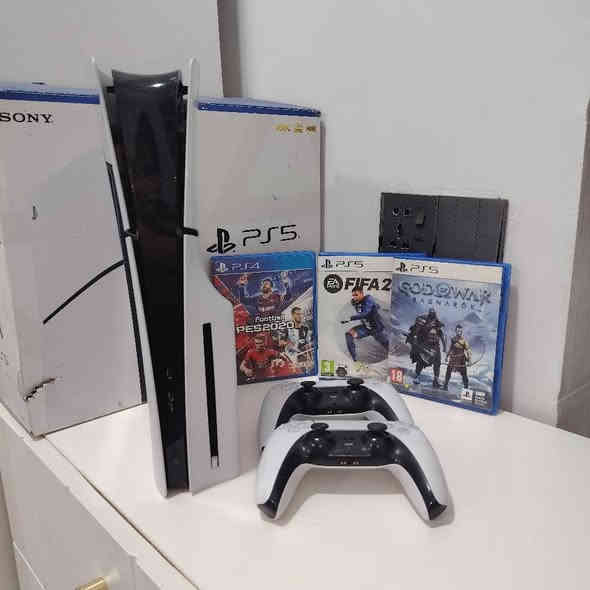 بلي 5 مستعمل نضيف نضافة 90٪ ويا جوستكين شغالات مابيهن شي عدا واحد من الجوستكات بي الكير عطلان تصليحة خمسة او عشرة ويا ثلاث اقراص فيفا 23 وبيس 20 و GOD OF WAR راغنروك نسخة الفايف البلي مستعمل قليل واضمنه من اي عطل بي او فتح. السعر نهائي رقم التواصل *********** البصرة
