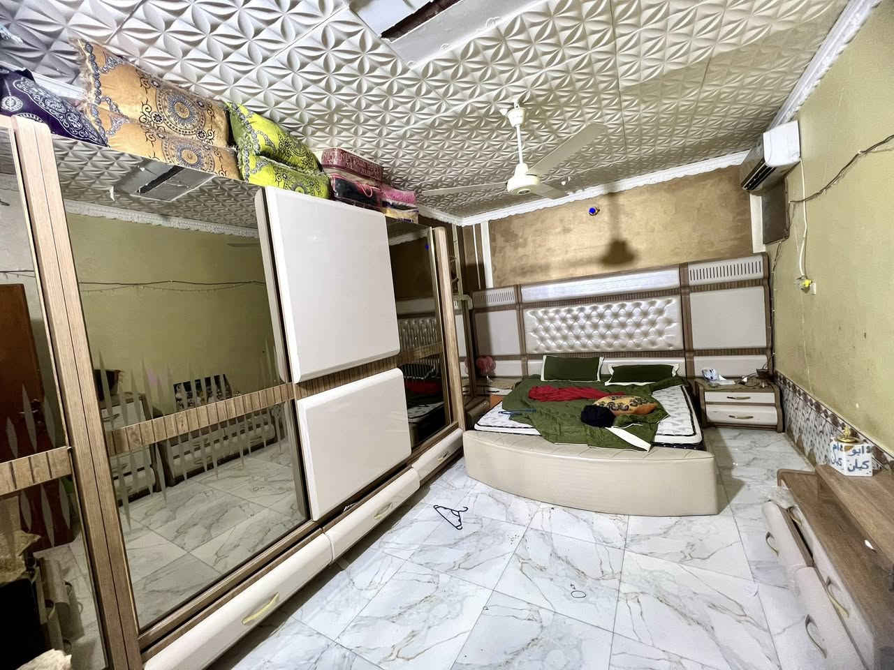 دار 🏠 للبيع بتضحيه
يحتوي على ٣ غرف وصاله وصحيات واستقبال ومطبخ مساحه ٢٤٠ متر قرب مدرسه حبيب ابن مضاهر شارعه تبليط خلف حسينيه الامام الحسين بيت بلاش بسعر تراب طابو تحويل مباشر للتواصل *********** السعر ١٥٥مليون
