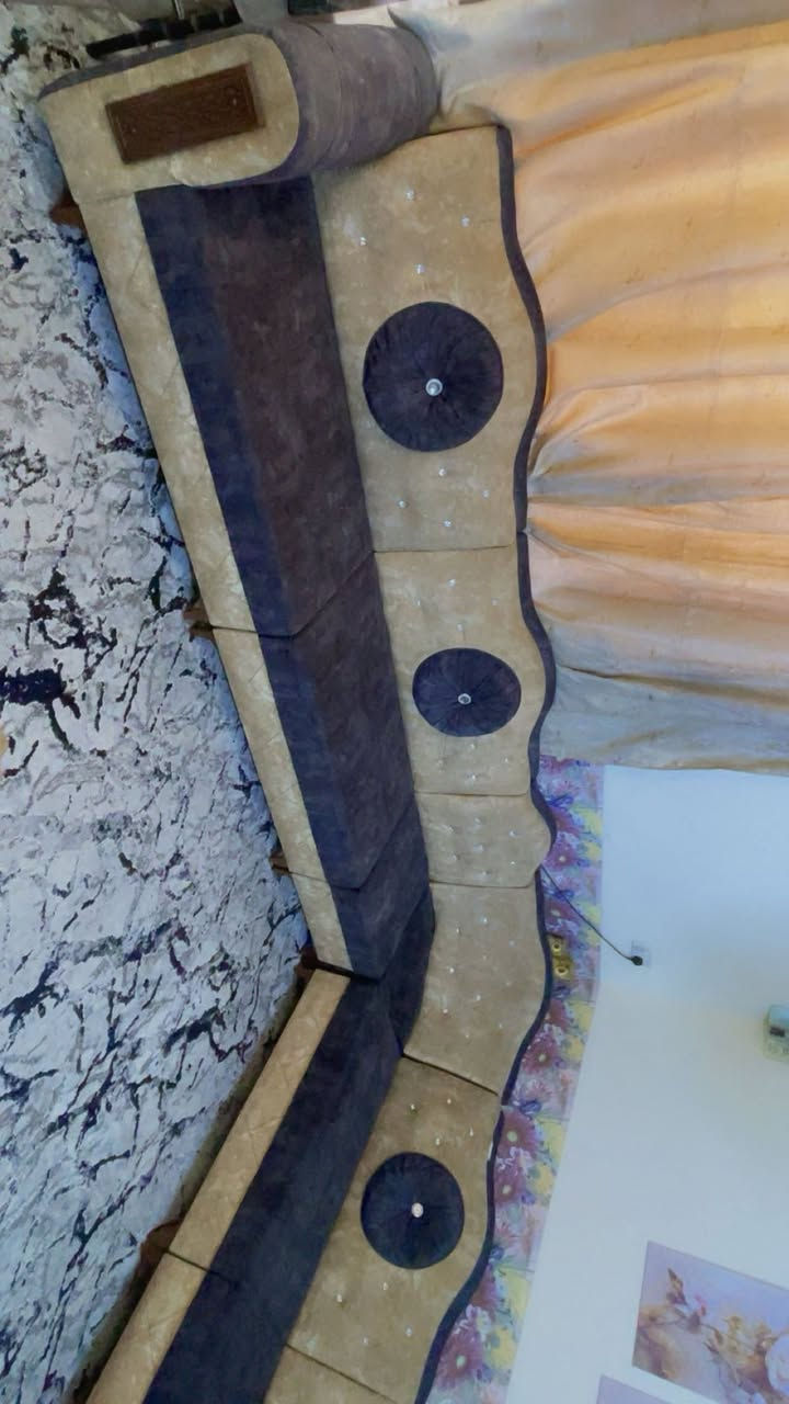 السلام عليكم ورحمه الله وبركاته ديوان للبيع
مستخدم شي بسيط 
مكاني بغداد الطوبجي 
***********
