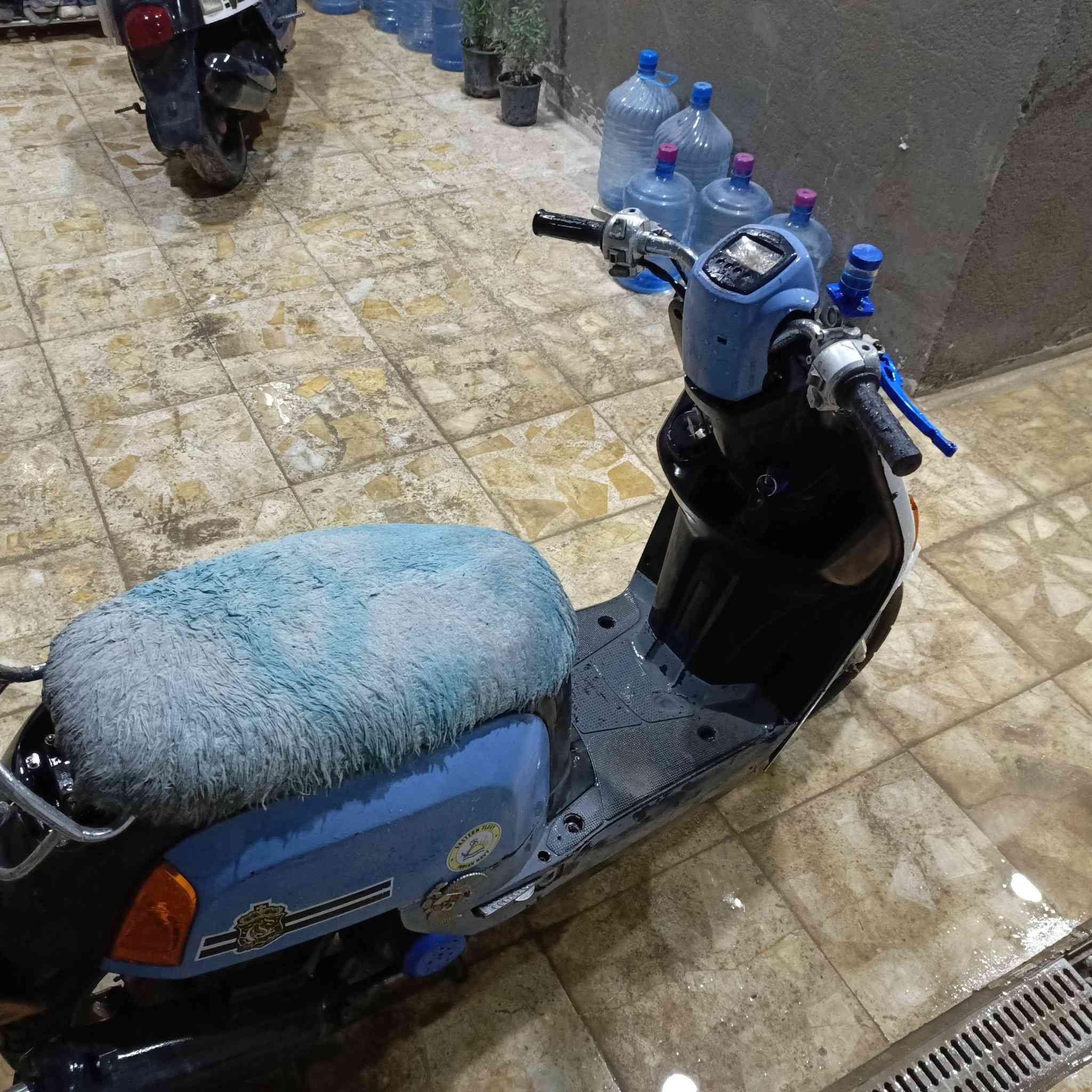 سلام عليكم دراجه بوليس نوزل محوره الها قبق هندر  الدراجه شغاله يرادلها بس باتري  و السلف شغال بس مجاميع محتركه يعني هاي الدراجه مال تعمير اذا تشتريها ما بيها هواي نقوصات سعرها 400 و بيها مجال العنوان كربلاء قرب اقواس حي النصر القديمه
للتواصل ***********
