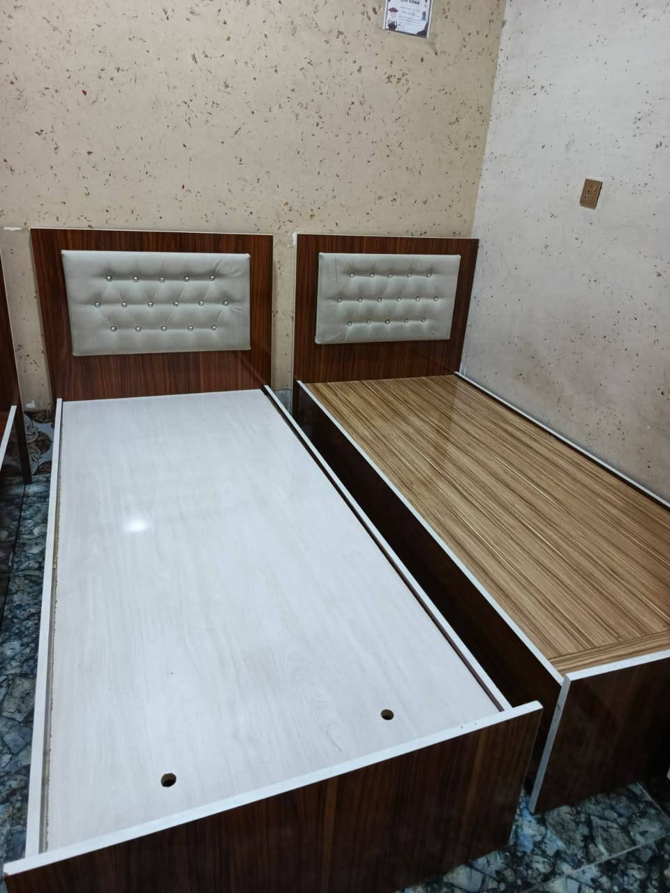 متاح 3 سيسم نفر واحد خشب MDF  التركي الاصلي تفاصل موسوكيات سعر الكلي 300الف وبيهن مجال بصيط للشراي مكاني كركوك مكلف بنشر ***********
