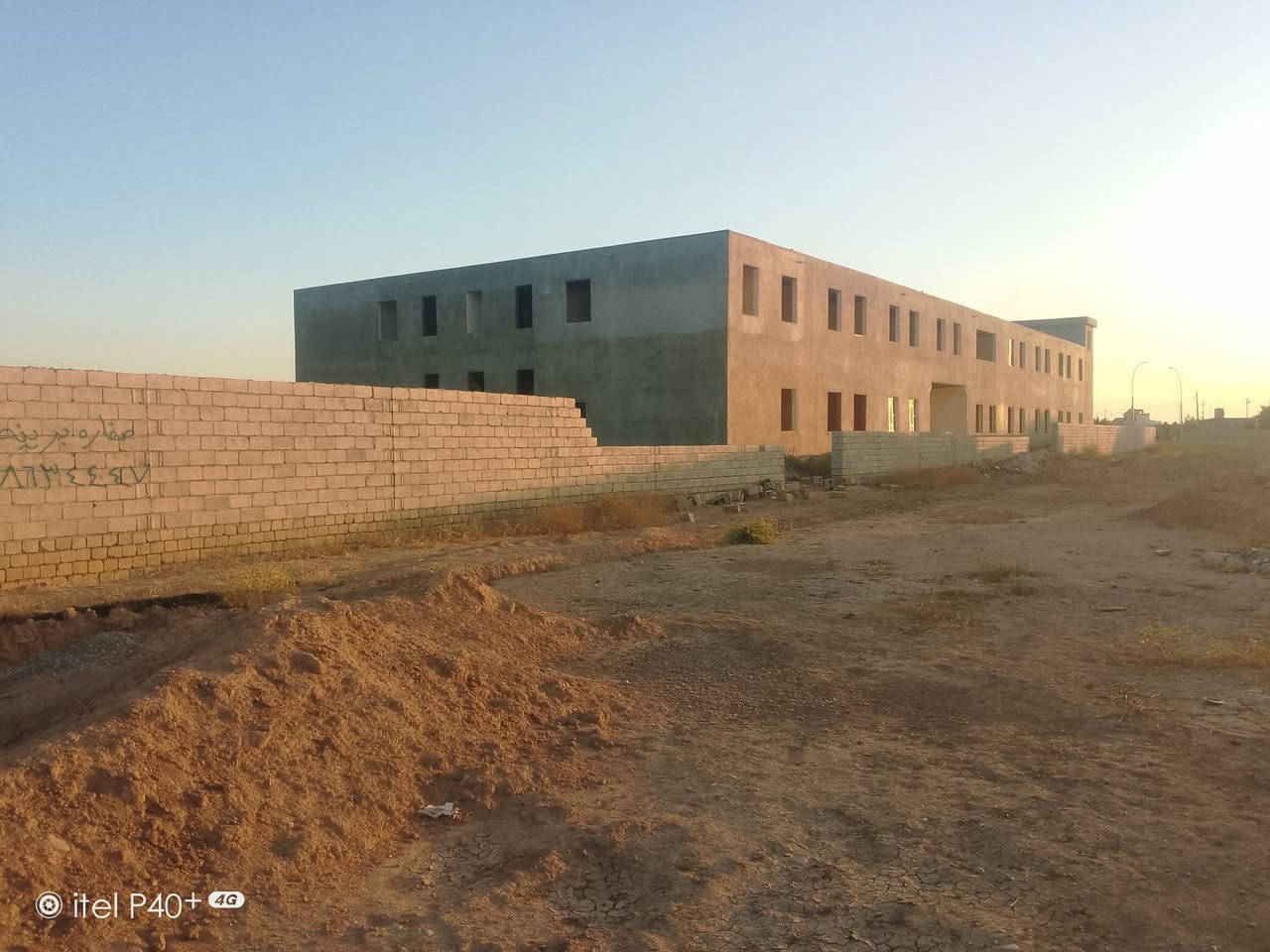 قطعة للبيع طابو سكني مساحته 300متر
وجه 12.5 ونزال 25
الشوقيات ركن على شارعين مقابل المدرسة 
ترهم مشتملات نصين
السعر 60 وبيه مجال 
***********
