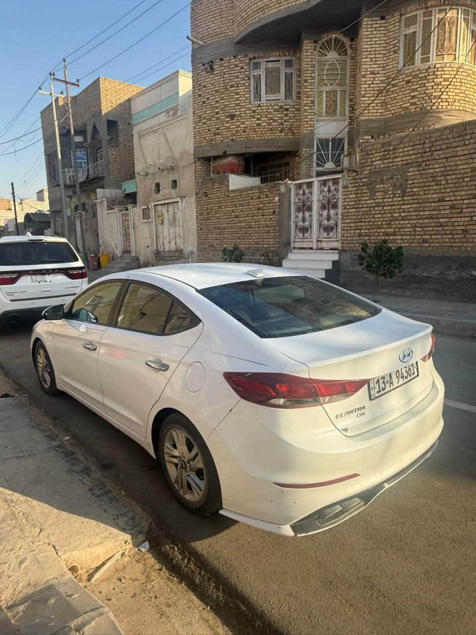 الانتره 2017
مرقمة ميسان 
حرة تحويل ثاني يوم
داخله تقرير
طايح الصبغ بنيد وقماره وجنطة 
ومغلفه فابلون باقي السيارة كفالة 
السعر110  وبيه مجال
سياره جاهز كير مكينه حداديه تبريد
الاتصال ***********
مكان السيارة ناصرية سوق الشيوخ
