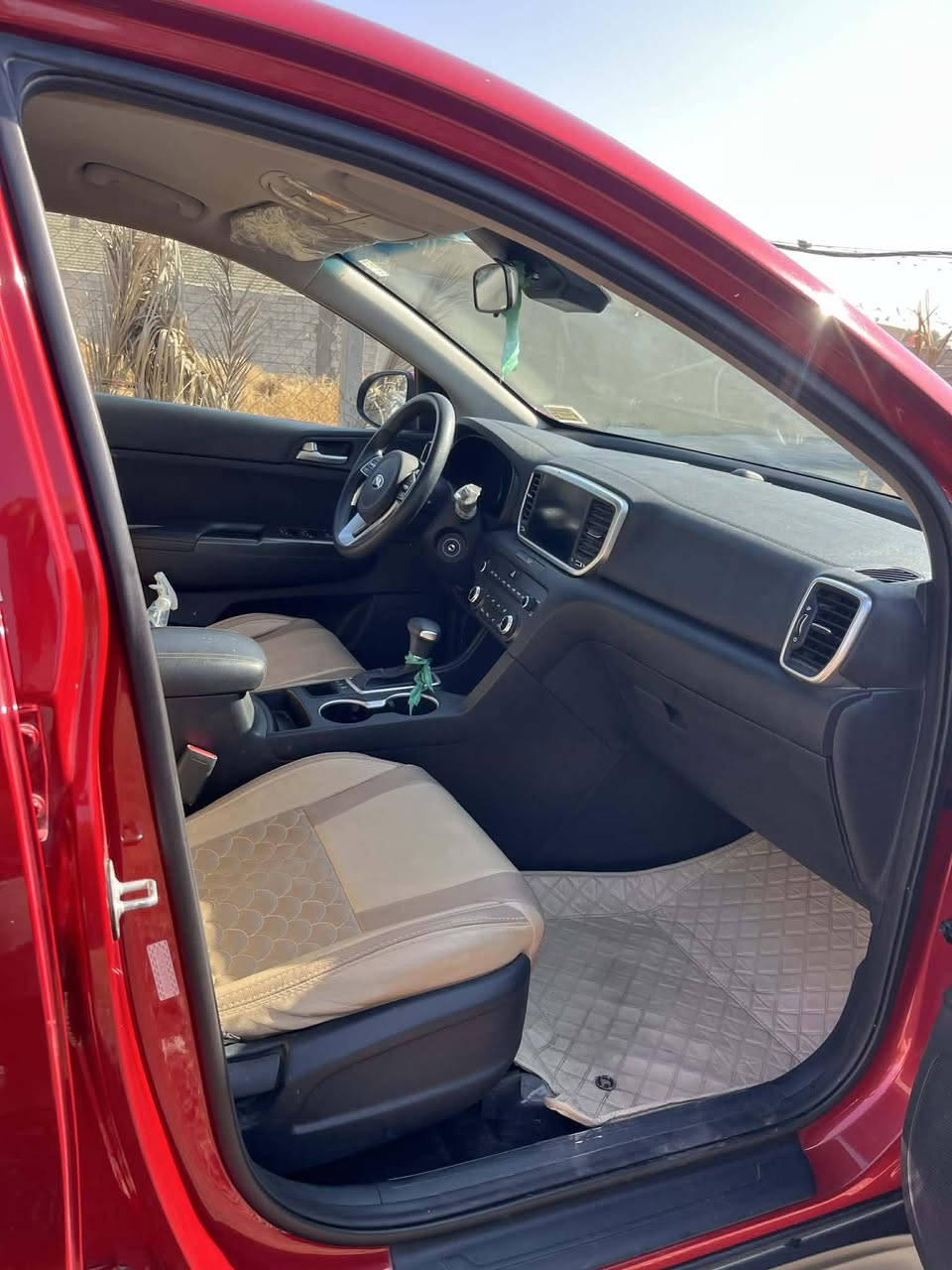 سلام عليكم كيا سبورتج موديل 2022 نص فول سياره حادثه داخل صور بدون دواخل فرويل رقم بغداد رجاء لحد طب خاص ما متواجد على فيس رقم ‏‪***********‬‏ ماشيه 33 الف
