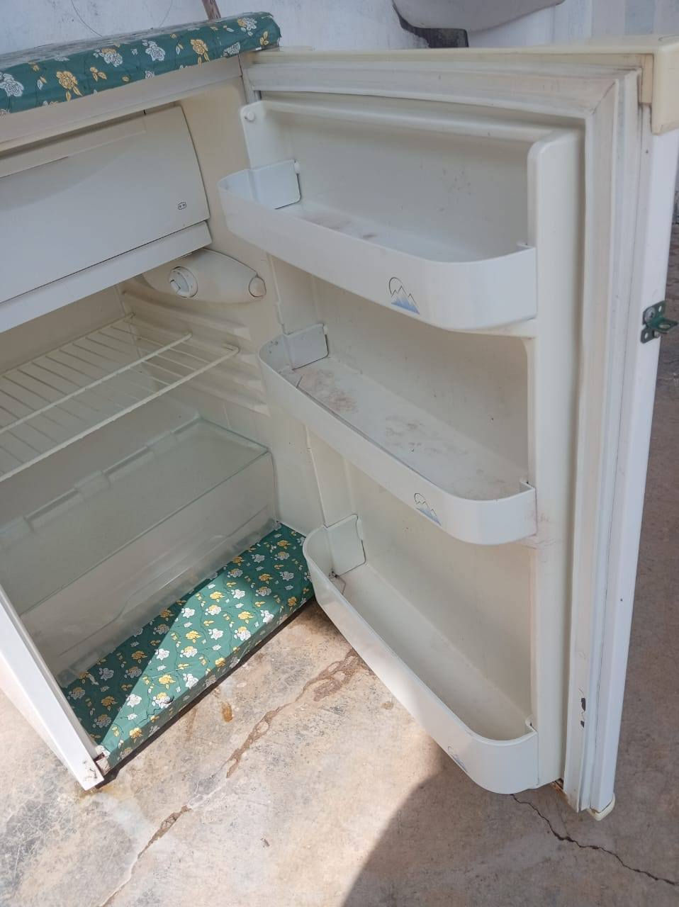 ثلاجة للبيع نظيفة وشغالة بسعر 50 وبيها مجال


**إذا كنت صاحب هذا الإعلان وتريد حذفه لأي سبب، رجاءا أرسل رسالة إلى الدعم الفني**