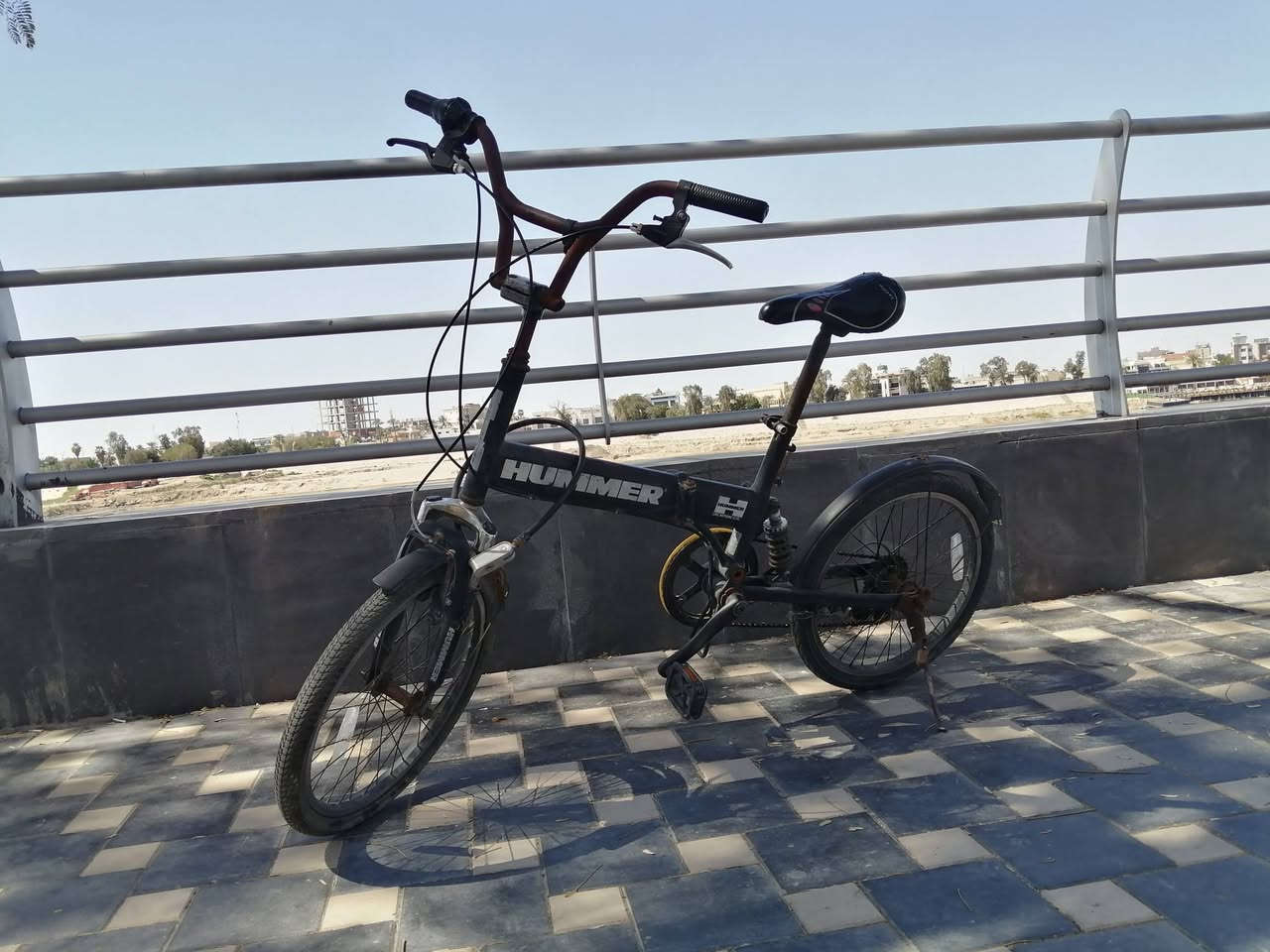 السلام عليكم
🧱  همر Hammer باسيكيل بالة ياباني وليس صيني ⚠️ من شركة 🧱
⚠️ أشتريته من جان الدولار 120 بسعر 150 الف هسة اكيد اغلى. 
📗 أبيعه بسعر 100 وبي مجال زين للشراي الصدك ❕🌹📗.

🧱مع بايسيكل ثابت احمر للتدريب والإحماء بالة قديم مال أسواق مركزية الأورزدي رايدة ب 45 وبي مجال🧱 
📗 واذا ثنينهم ف ب135 وبيهن مجال لشراي الصدك 🌹 ❕📗

 
تفاصيل باسيكل بالة ياباني الهمر hammer 🚲 :
بلادي كلشي ماعدا هذني المتبدلات فقط :
1 - التاير الخلفي ( تاير فقط وليس الويل!! ) . 
2 - الكشن . 
3 -  يده البريك الخلفي  . 
  أما الباقي كله بلاي  ‼️ . 
📌 ينطوي (يطبك) . 
📌 20 x 1.75  حجم . 
📌 دبل خلفي ودبل امامي (توضيح الدبل الامامي مو هوائي❗ دبل زيت او دهن ‼️وواكف اذا تريد تجفته والاحسن تبدله دبل امامي هوائي موجود بالكروبات بالمحلات وببغداد بالصدرية والوثبة والخ...) . 
📌لونه اسود وبي كتابات باللون الأبيض . 
📌 بريكات شغالة امامية وخلفية (بريكات ماسحة) . 
📌كير ست نمر (بس الفعلي ٥ نمر السادسة ماعرف ليش مايصعدها بيها خلل ) . 

☘️ للبيع سعره ب 100 وبي مجال بسيط 🍀
مع غراض بسيطة ☘️:
1 -  مع بمب📌 (فتحة البم اكبر من الي بالويل ما ينفخ هذا البايسيكل بس اكو شي تحوير تُوضع بالفتحة ويصير ينفخ البايسيكل ) . 
2 - ستناد كروم او ستيل يجي وياه 📌(حاولت ابدله بدال هذا الاستناد مصار لكن تكدر تروح يم مصلح ويسوي الك ) . 

↘️↘️⬇️⬇️⬇️⬇️⬇️⬇️⬇️⬇️⬇️⬇️⬇️↙️↙️ 
بايسيكل نظيف وشغال سعر الجديد مالته  فد 150 الف أو أعلى ولتنسى الي بالسوك مابي دبلات ويكون خفيف وهم 
❗يوصل لسعر عالي
. هذا عل الاقل دبلات امامية وخلفية وثكيل شوي🍁
↗️↗️⬆️⬆️⬆️⬆️⬆️⬆️⬆️⬆️⬆️⬆️⬆️↖️↖️
  
❄️ مقترحات❄️ :
تكدر تحور البايسكل الى بايسيكل كهربائي جيب اله1 - عدة هيه تجي ويل بي محرك وباتري وجم شغلة بسيطة ويصير كهربائي . 
2 - وتكدر تعدله مثل ما ذكرت سابقاً تبدل الدبلات بدبلات هوائية . 
3 -تبدل البطيخة الي تربط سيم الويل وجيب وحدة لونها براق . 
تكدر تبدل البايدر بألمنيوم لون براق والذراع مال 4 - بايدر والبكرة . 
5 - تبدل الكير وجيب سبع نمر او تبدل اليدات مال سيترن . 
والخ.. من التعديلات هاي مجرد اقتراحات مني الك 💜وعلمود لا أبيع وأعدل من يمي وبالتالي يصعد سعره. 
٠للاستفسار اكثر خاص 🌹


**إذا كنت صاحب هذا الإعلان وتريد حذفه لأي سبب، رجاءا أرسل رسالة إلى الدعم الفني**