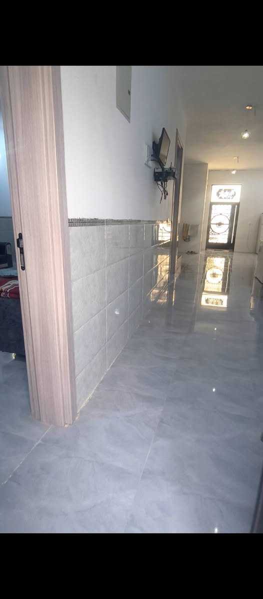 بيت للبيع الموقع ديالى بعقوبة بين حي المعلمين والكاطون خلف الشارع السايدين بثلاث افرع
طابو صرف سكني المساحة ٢١٨ متر الواجهة ١١،٥ بناء حديث قاط واحد استقبال و صالة وممر موزع على طول البيت و مطبخ وغرفتين نوم وحمام وصحيات و ترك كبير
الفرع ١٢ متر السعر ١٤٠  مليون وبي مجال تحويل مباشر
الكاونتر ومنظومة الكاميرات تبقى ويه البيت
للاستفسار ***********
