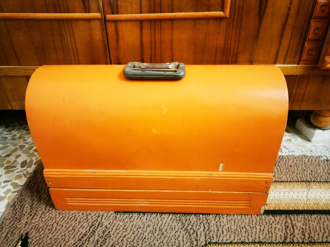 مكينه خياطه اصليه باب اول ما مستخدم شي قليل 
***********.             .***********
