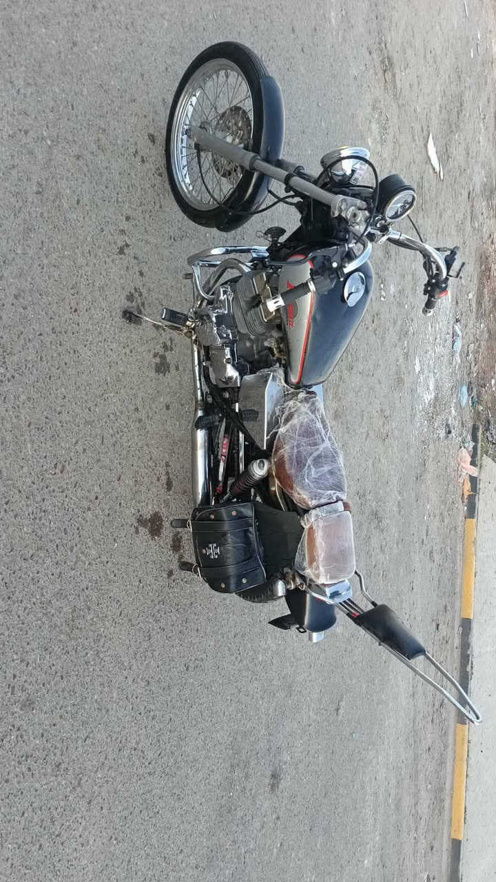 السلام عليكم شباب دراجة رايبل للبيع
حجم المحرك 250cc محرك مفتوح و بيه دخانة

الدراجة خير بركة كهربائية كلها شغالة على السلولي بكل وقت 
المحرك اي نضوح ما بيه
و الدراجه كدامكم ما اضم عليكم شي (السعر)(600) مكاني صلاح الدين قضاء بلد رقم التلفون ***********
