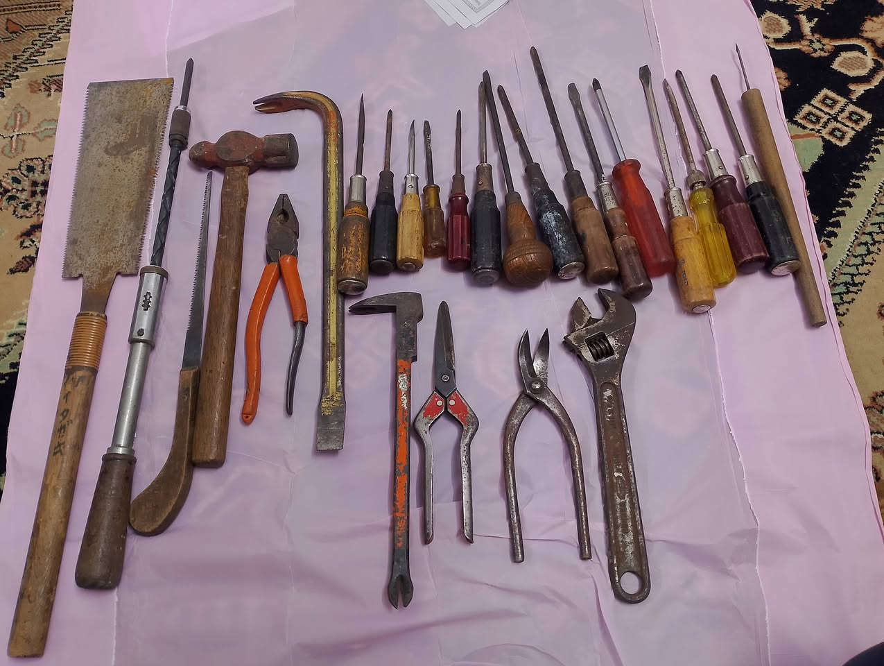 عده نجار  انكليزي  اصلي درجة اولى 26 قطعه سعر 75 الف بشرط اصلي رقمي ***********  عنوان كركوك
