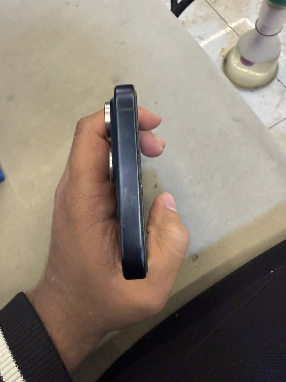 السلام عليكم شباب ايفون١٥ بروماكس وتر ايسم شريحه فعاله بطاريه ٨٦ لون نيلي السعر٧٥٠ العنوان بغداد رحمانية الشعله ***********
