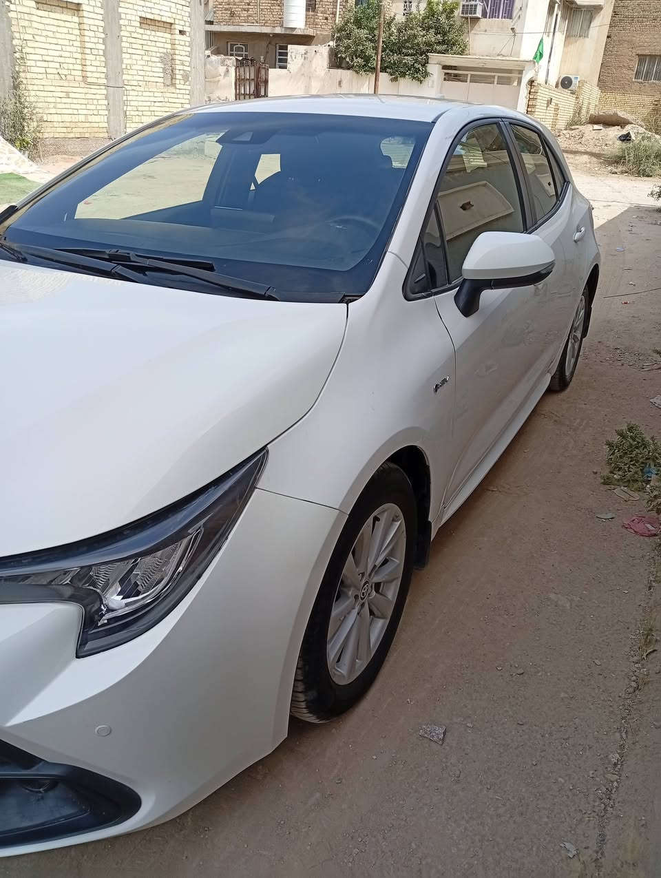 سياره كورله هايبرد وارد ياباني اصل محور شركه جديده سياره  ماشيه 4الف كيلو زيرو موديل 2025 مرقم باسمي  سعر 125قفل  *********** واساب
