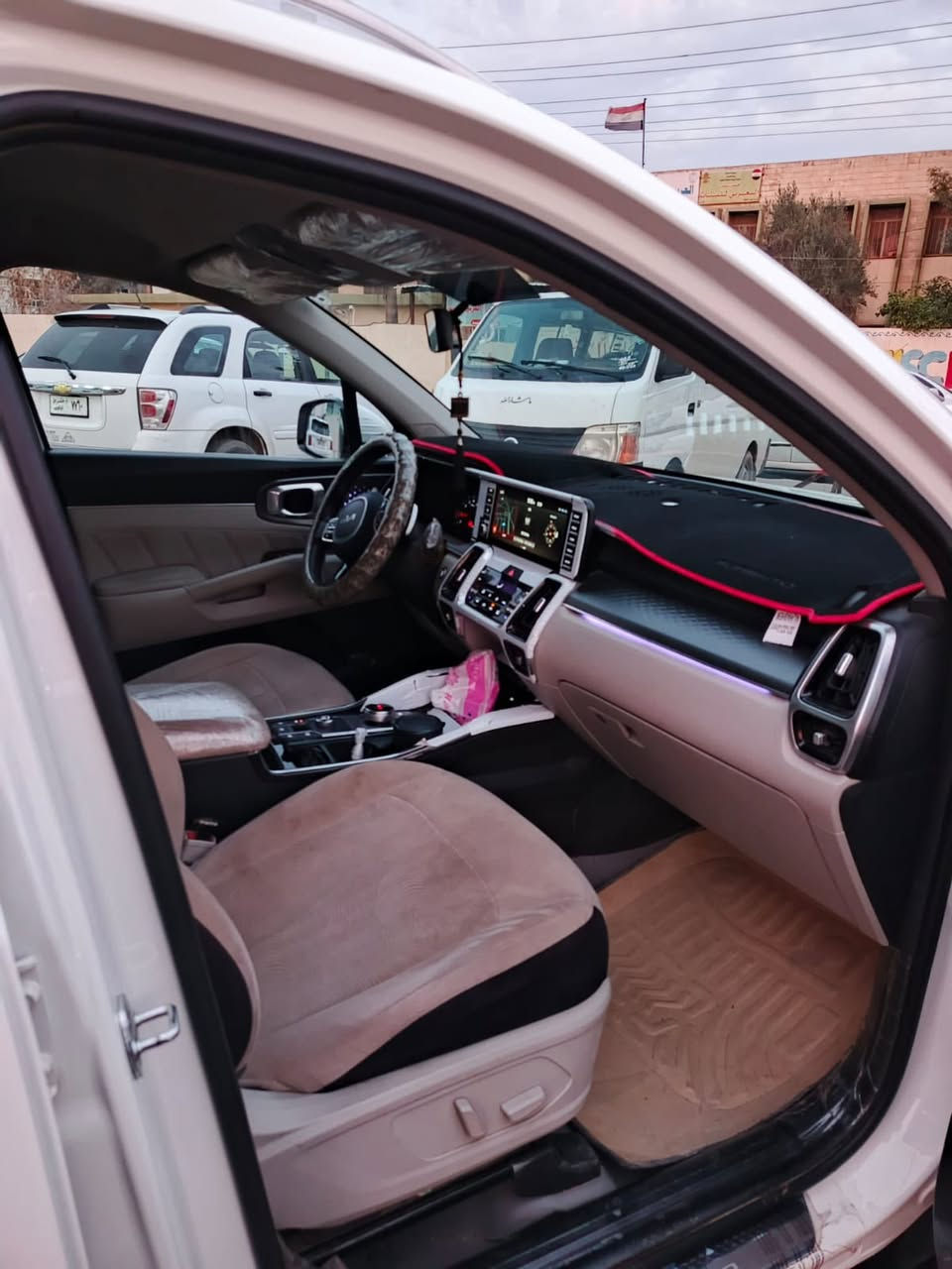 الحـجِيّة للـبـيـع ♡
سورنتو 6 سلندر 2022 
- لوحات اربيل بسمي -
- مكان السيارة موصل -

الموديل : 2022. (خليجي) . 
المحرك  : 6 سلندر 3500cc 
العــــداد :  46 الف كيلو متر . 

المواصفات :
* شاشة عدادات متغيرة.
* كشنات كهرب 
* هاند بريك بصمة . 
* صندوق كهربائي .
* بردات أبواب خلفية . 
* اطار قياس 255/45R19 انج .
* دخول وتشغيل بصمة .
* أنظمة قيادة متعددة .
* شحن وايرلس .
* كاميرا خلفية . 
* المصابيح الأمامية زنون .
* كشافات الضباب زنون . 
* تشغيل عن بعد .
* مقعدين الامامية كهرباء .
* نظام APPLE CARPLAY.
* انارة داخلية متعددة الالوان.
* حساسات خلفية وامامية .
* مكيف خلفي مع وحدة تحكم منفصلة .
* السعر / $𝟮𝟴𝟱 『بيه مجال』 
__
* للأستفسار / ***********

***********
